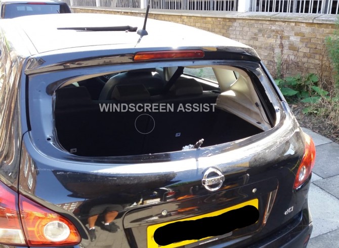 Nissan Qashqai emergency heated rear window replacement in Brockley, SE4 London
