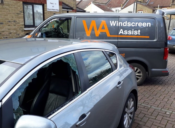 Vauxhall Astra Passenger Side Front Door Glass Replacement SE2 Abbey Wood.